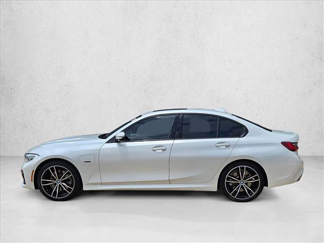 Used 2022 BMW 330e w/ M Sport Package RWD image 9
