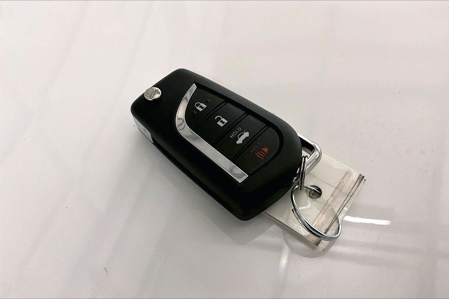 Used 2018 Toyota Camry LE image 11