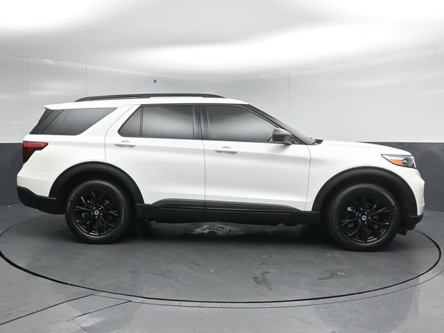 Certified 2022 Ford Explorer XLT w/ Equipment Group 202A AWD/4WD image 8