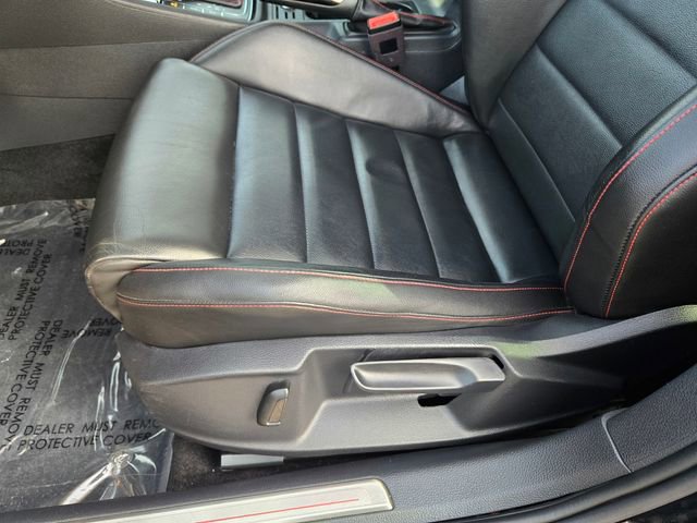 Used 2020 Volkswagen GTI SE image 11