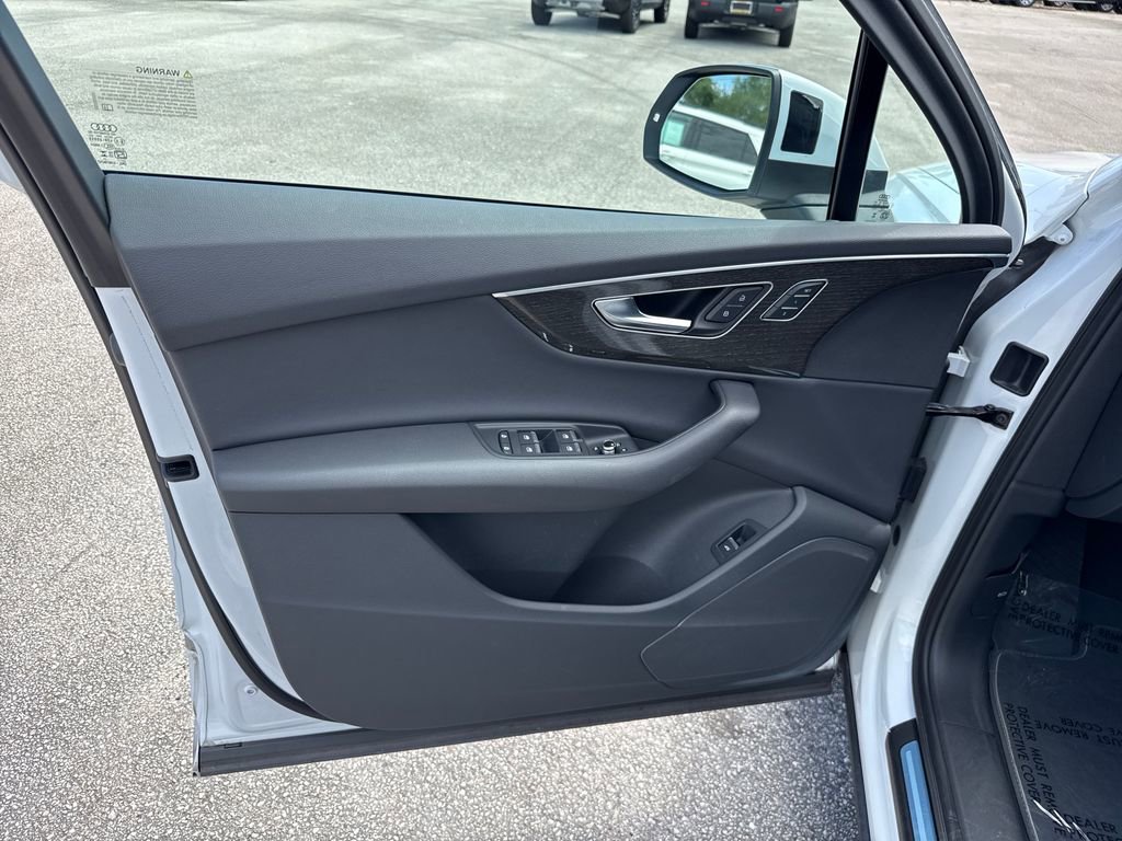 Used 2025 Audi Q7 2.0T Premium w/ Convenience Package AWD/4WD image 14