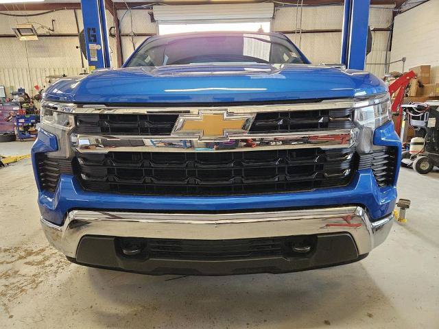 Used 2025 Chevrolet Silverado 1500 LT AWD/4WD image 2