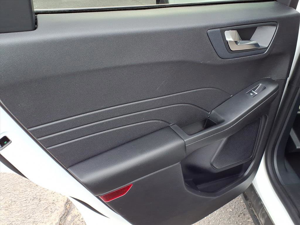 Certified 2022 Ford Escape Titanium w/ Class II Trailer Tow Package image 18