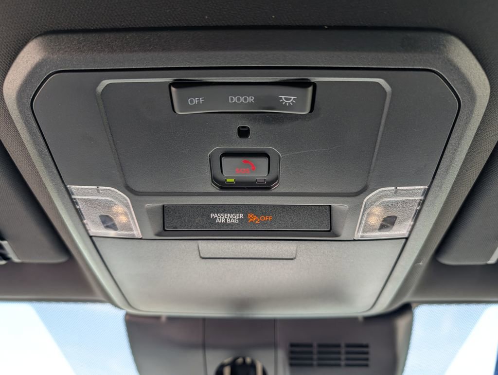 Used 2025 Toyota Tacoma SR5 AWD/4WD image 17