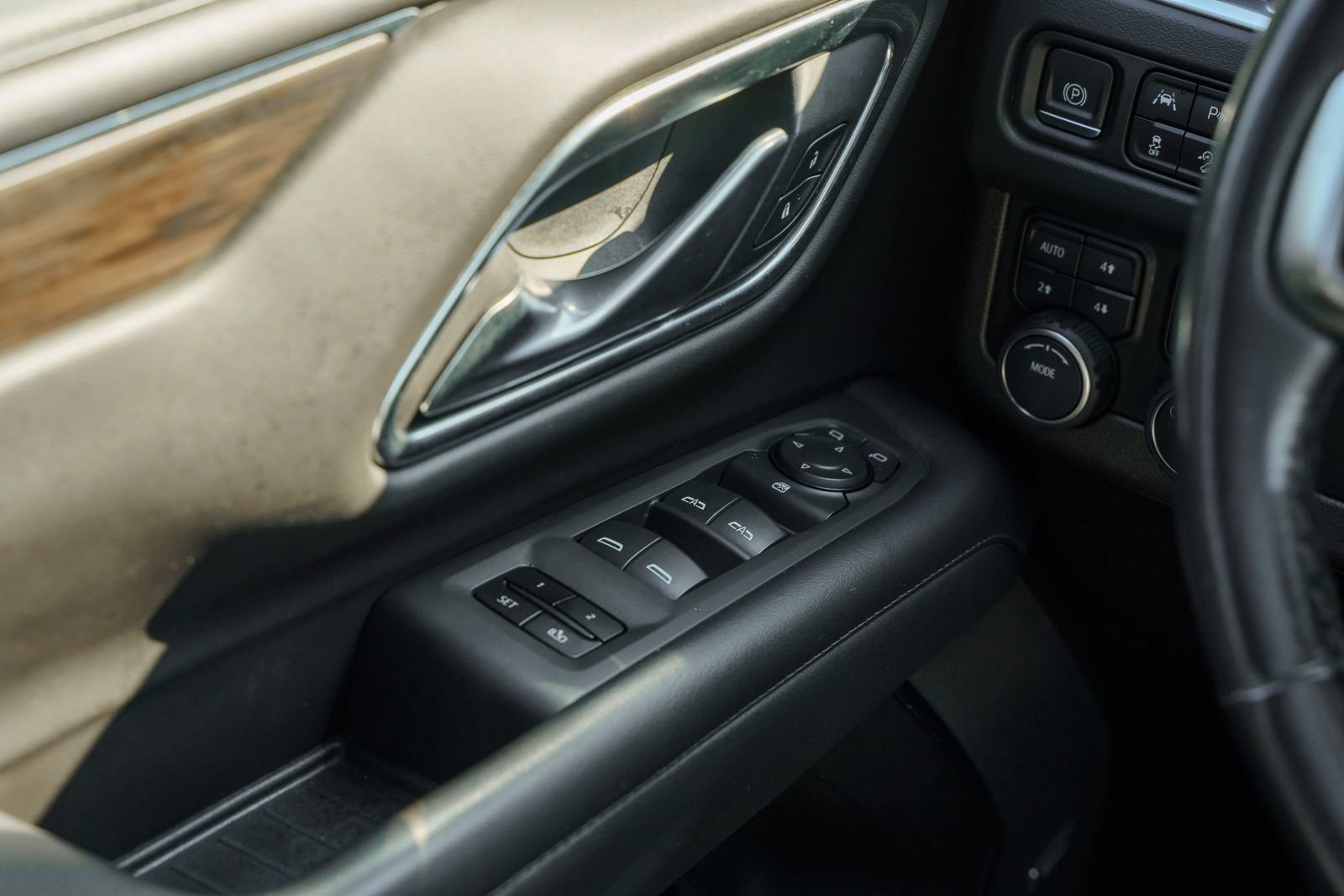 Used 2022 Chevrolet Tahoe Z71 AWD/4WD image 33