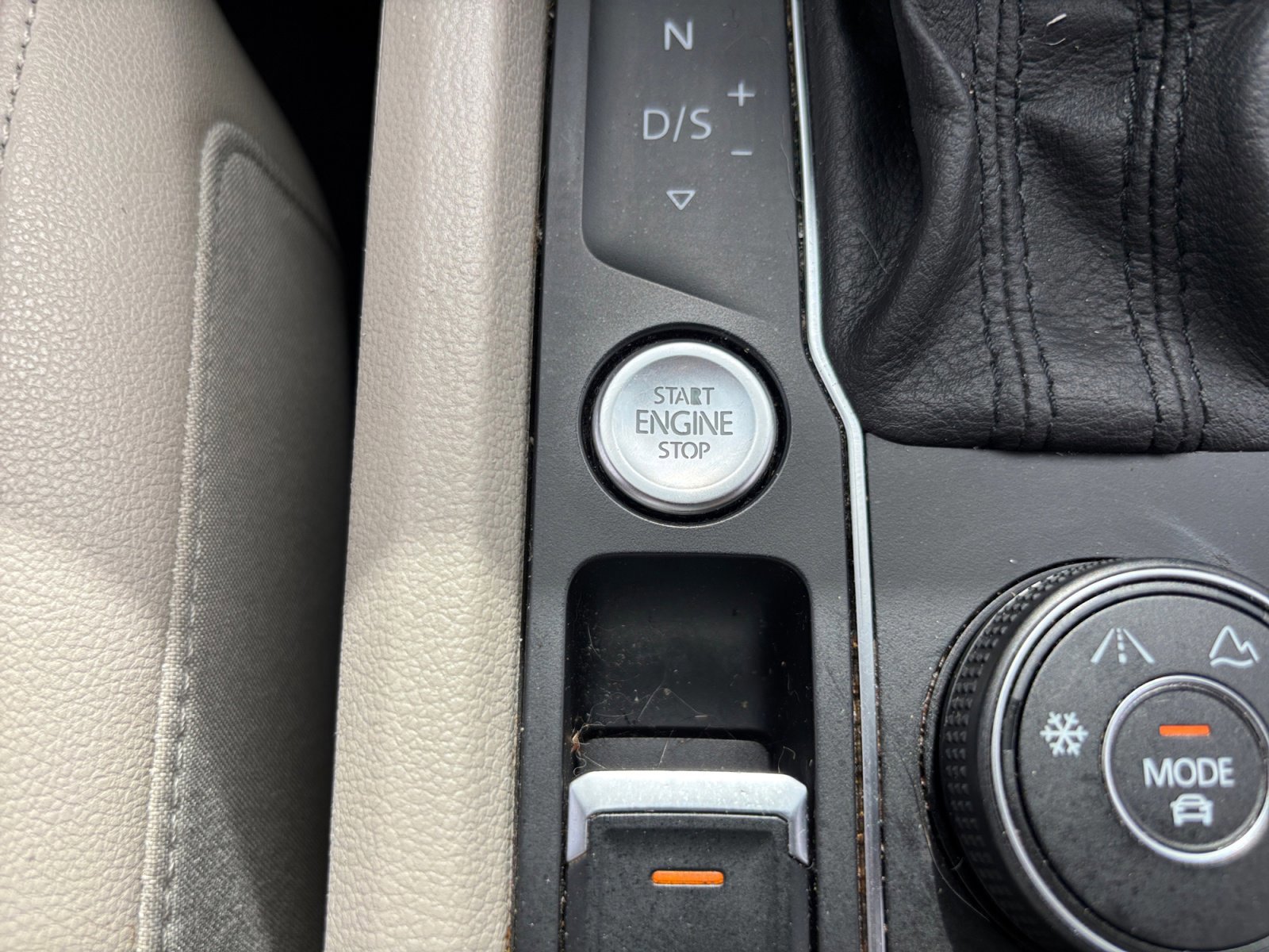 Used 2019 Volkswagen Atlas SEL Premium AWD/4WD image 27