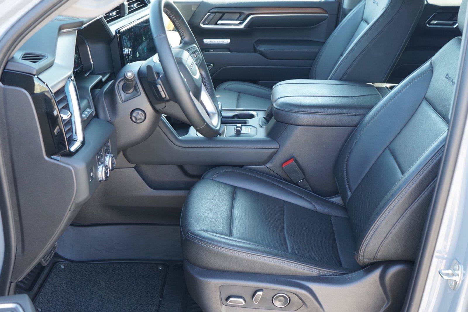 Used 2024 GMC Sierra 1500 Denali w/ Technology Package AWD/4WD image 10
