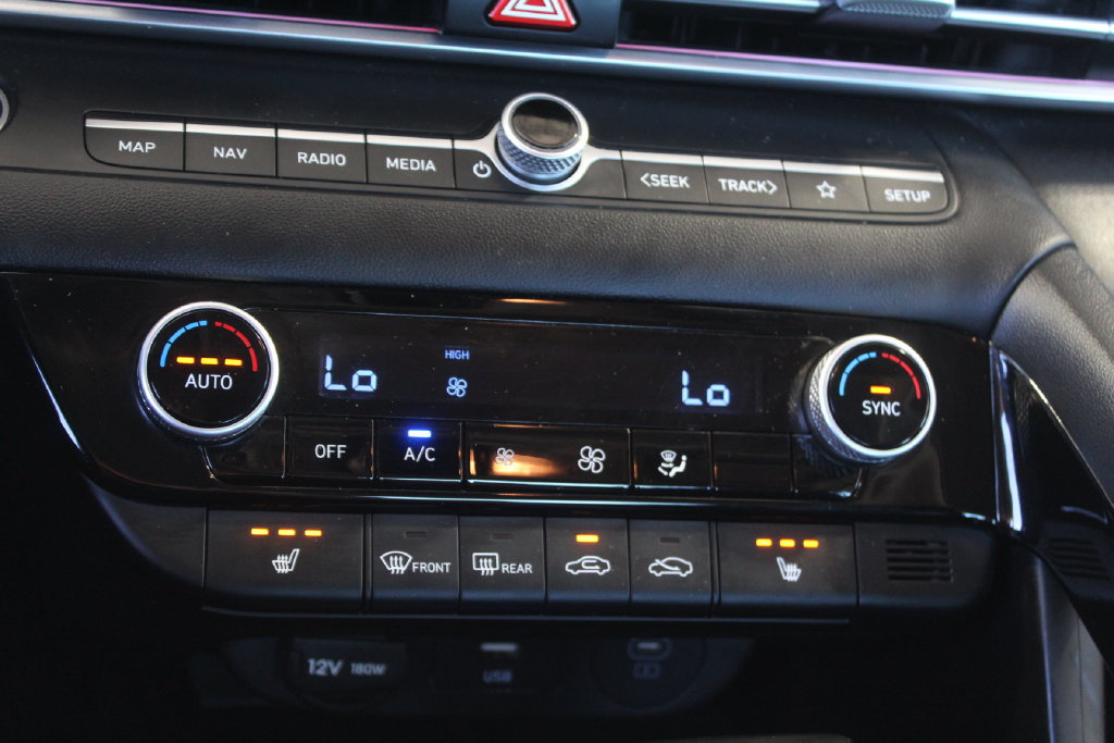 Used 2025 Hyundai Elantra SEL FWD image 21