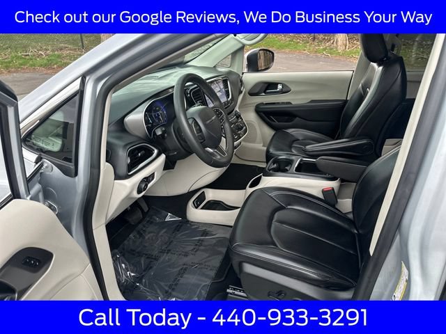 Used 2023 Chrysler Pacifica Touring-L FWD image 27