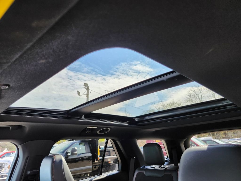 Certified 2025 Ford Explorer ST image 22