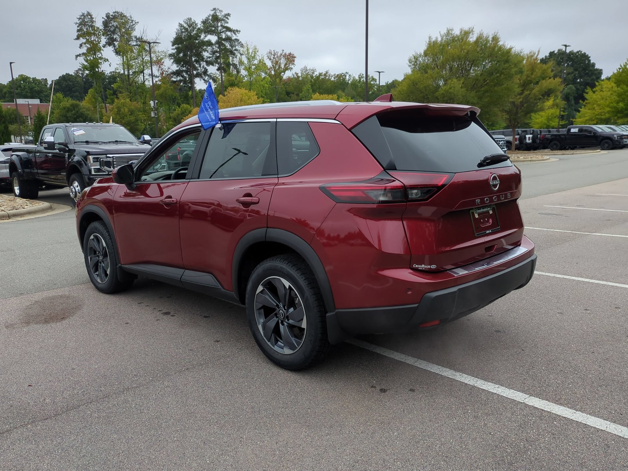 Used 2025 Nissan Rogue SV w/ SV Premium Package FWD image 6