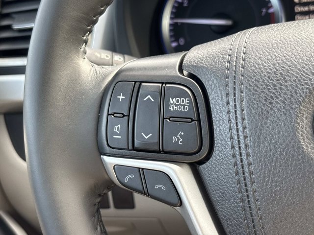 Used 2019 Toyota Highlander XLE FWD image 31