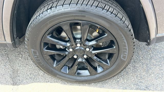 Used 2017 Jeep Grand Cherokee Altitude AWD/4WD image 6