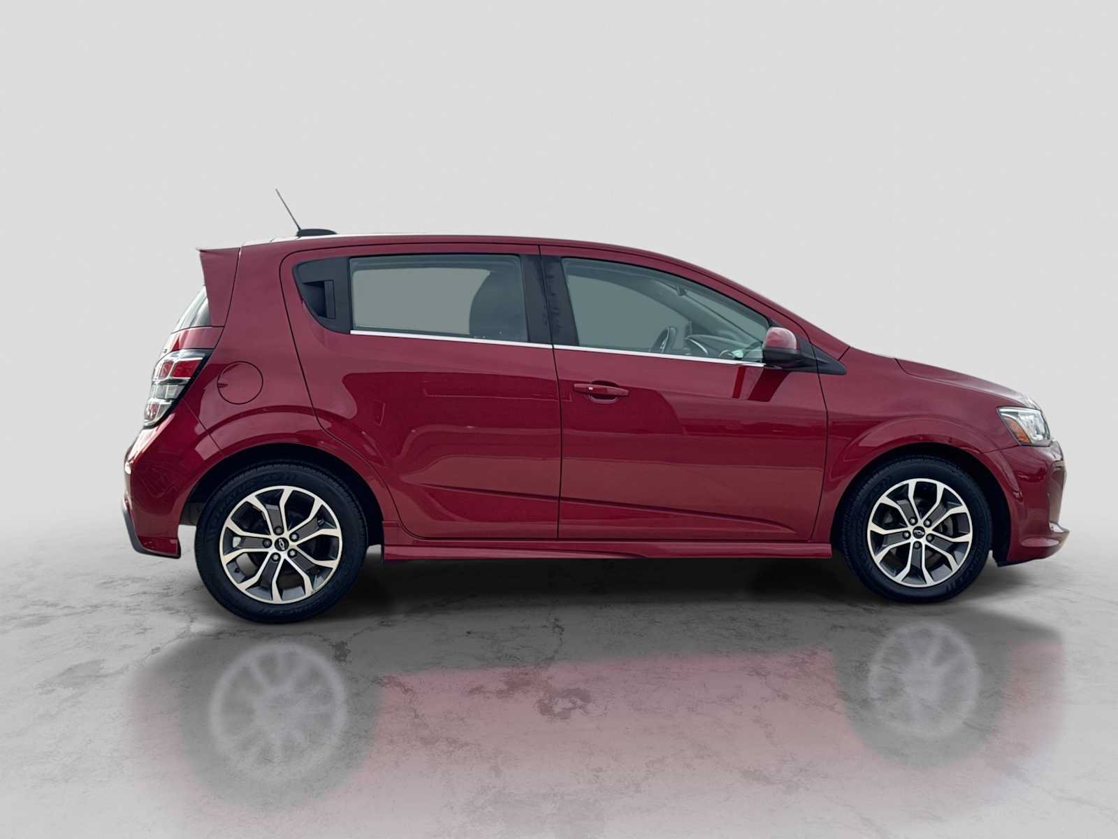 Used 2020 Chevrolet Sonic LT w/ Convenience Package FWD image 7