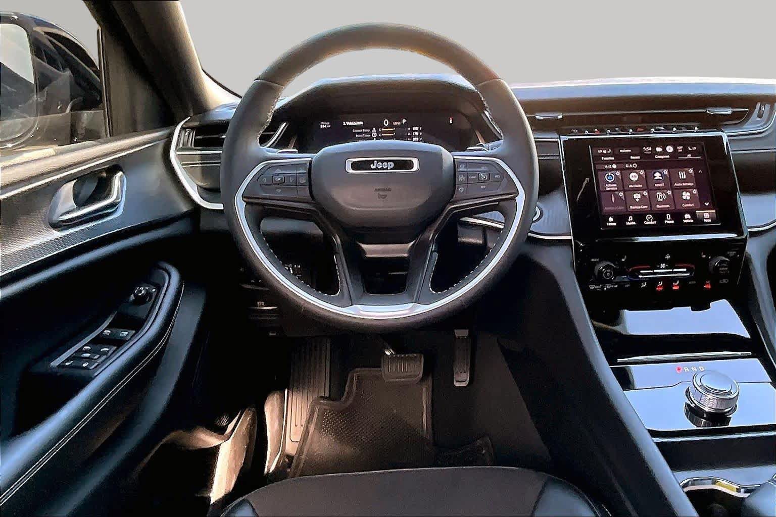 Used 2024 Jeep Grand Cherokee Altitude AWD/4WD image 8