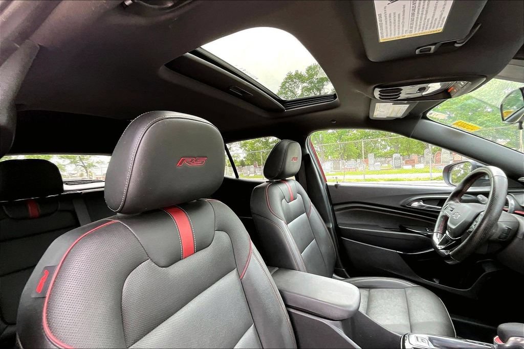 Used 2025 Chevrolet Trax RS w/ Sunroof Package FWD image 21