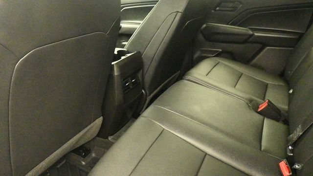 Used 2025 Chevrolet Colorado Trail Boss AWD/4WD image 12