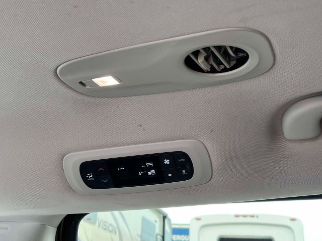 Used 2022 Chrysler Pacifica Touring-L FWD image 17