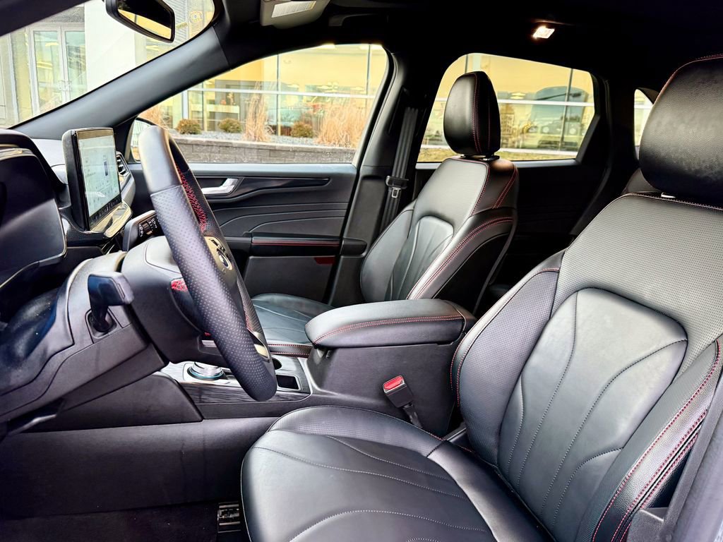 Certified 2025 Ford Escape ST-Line Elite w/ Premium Technology Package image 10