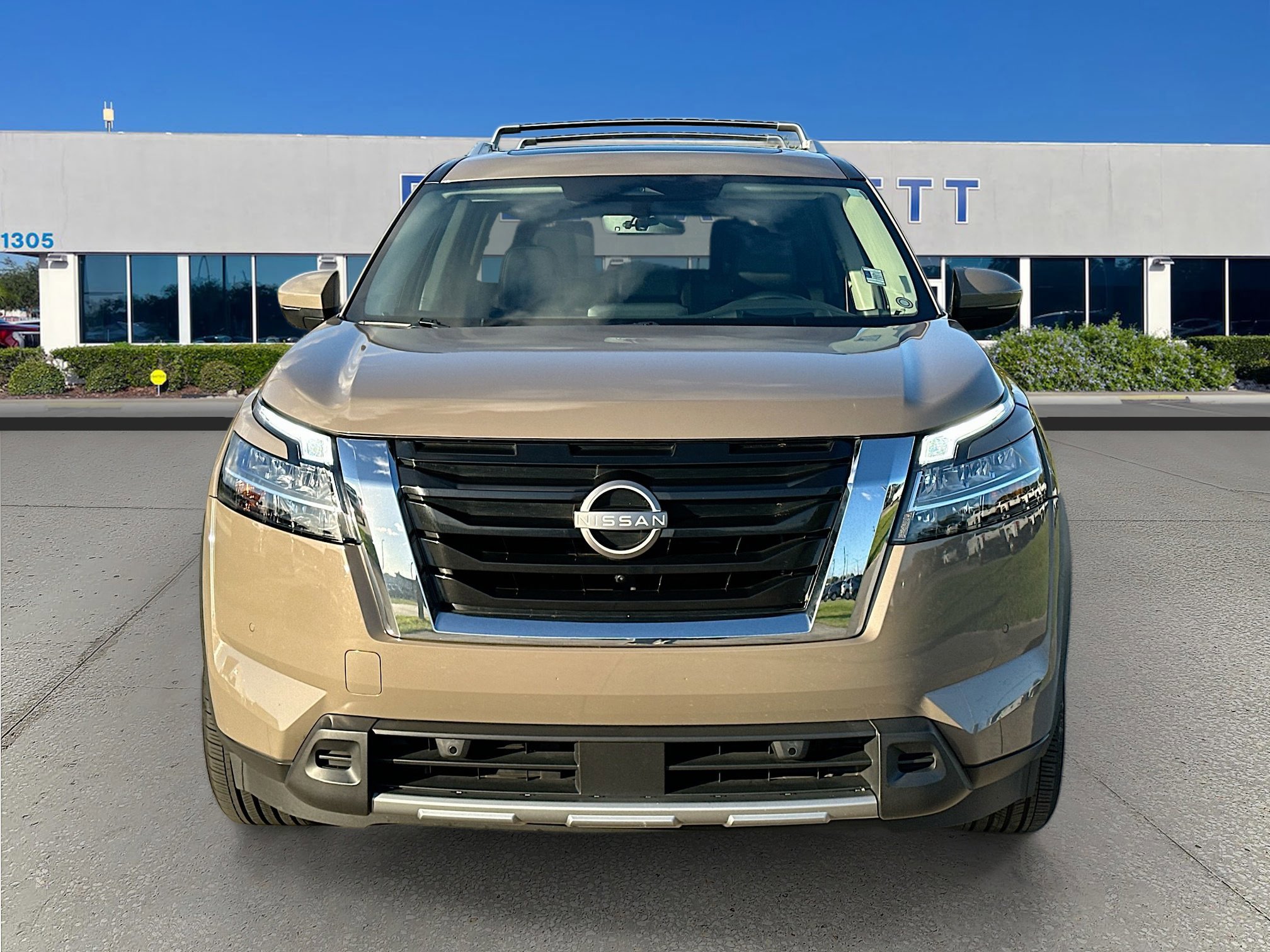 Used 2023 Nissan Pathfinder Platinum w/ Cargo Package image 8