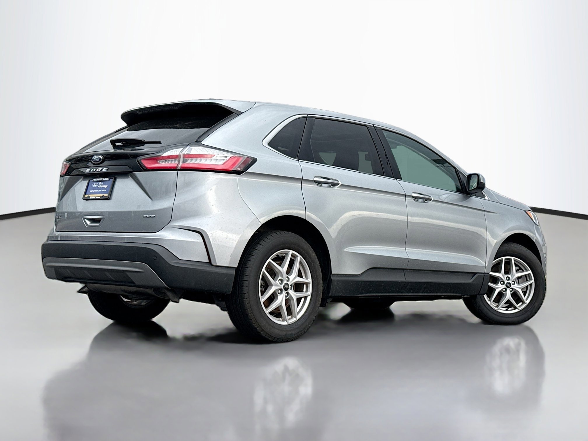 Certified 2024 Ford Edge SEL w/ Convenience Package AWD/4WD image 3