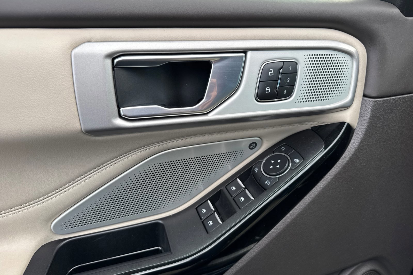 Certified 2022 Ford Explorer Platinum w/ Technology Package image 12