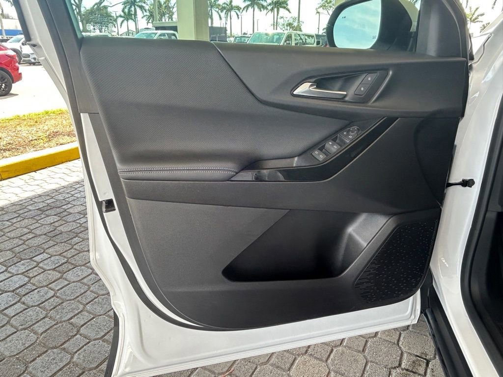 Used 2025 Chevrolet Equinox LT image 35