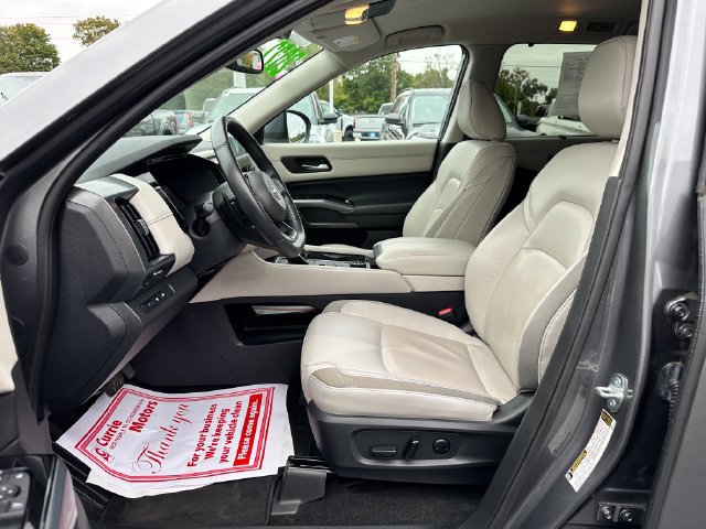 Used 2022 Nissan Pathfinder SL w/ SL Black Package AWD/4WD image 12