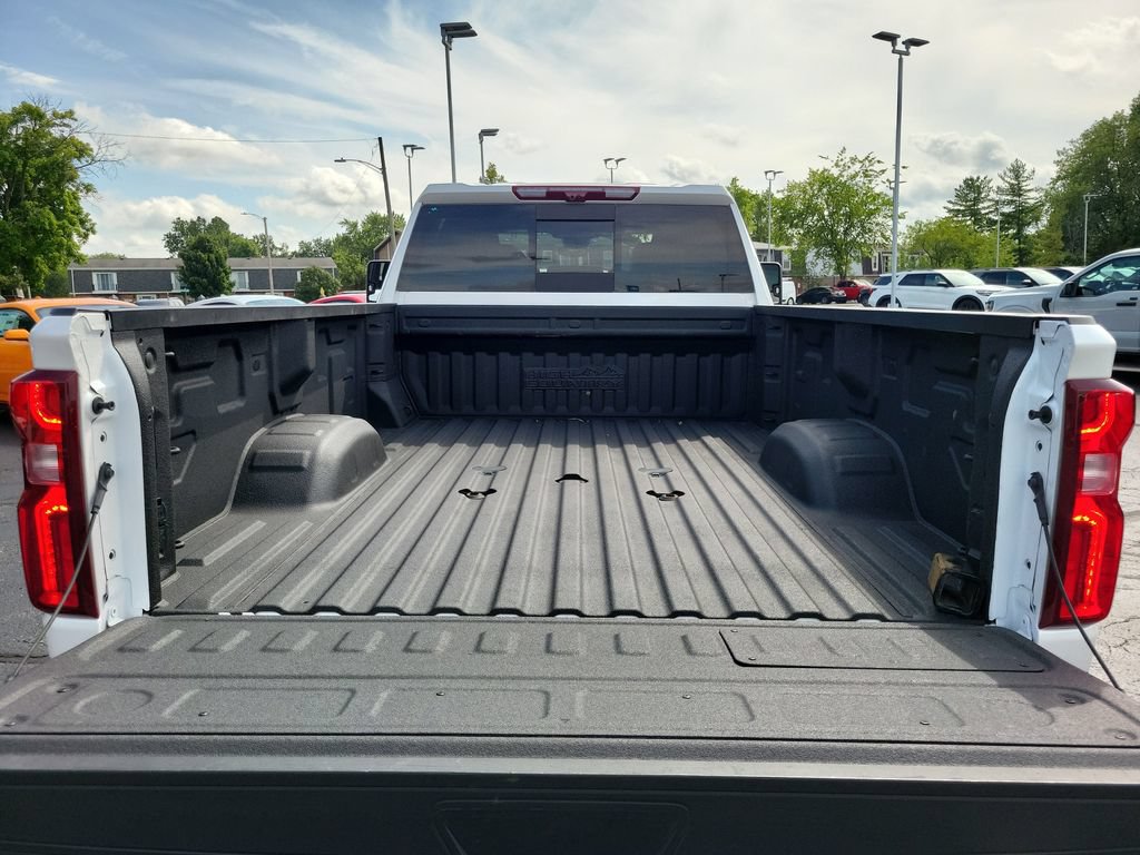 Used 2024 Chevrolet Silverado 3500 High Country w/ High Country Premium Package AWD/4WD image 10