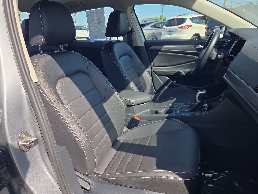 Used 2024 Volkswagen Jetta SE FWD image 29