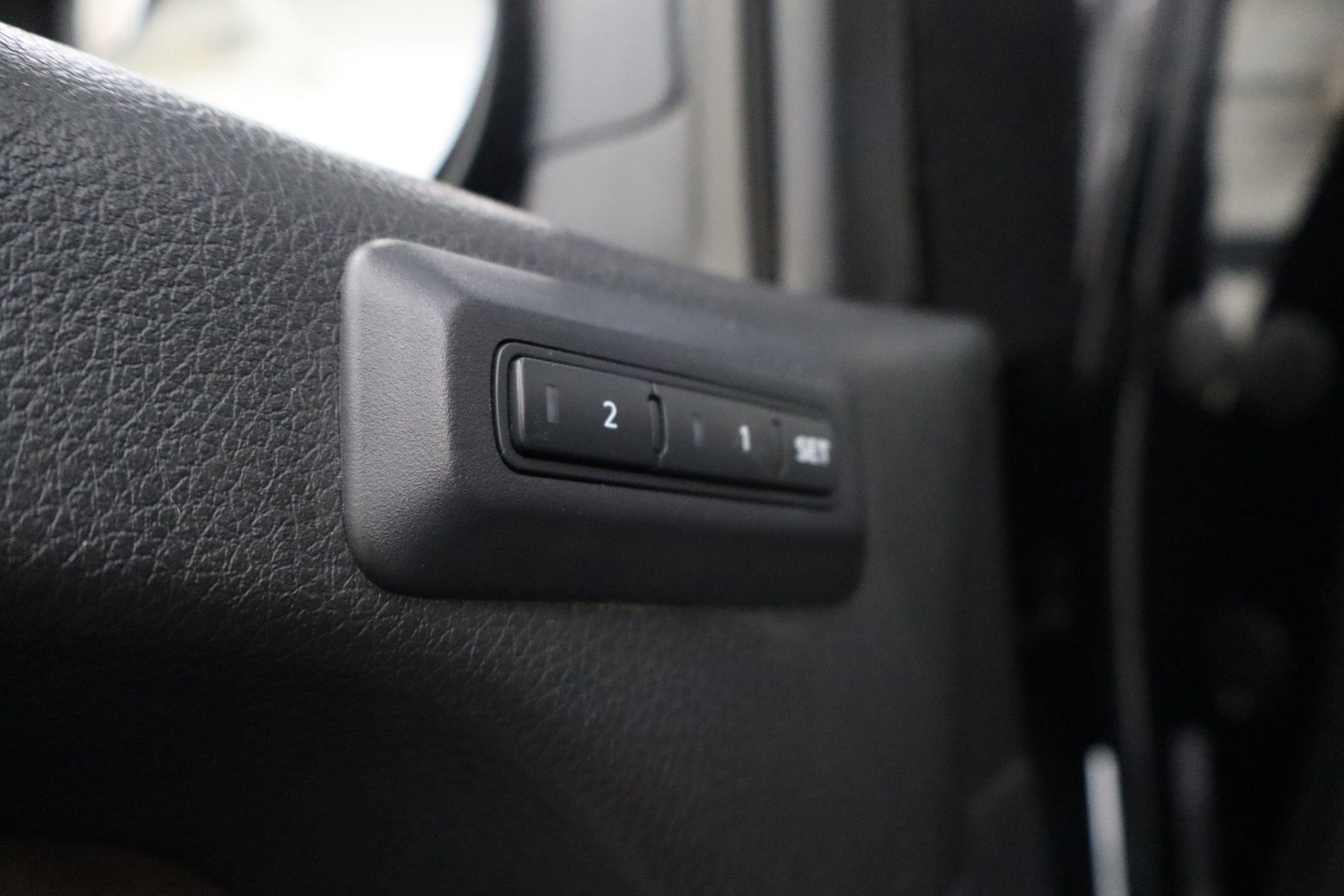 Used 2021 Nissan Titan Platinum Reserve w/ Moonroof Package image 17