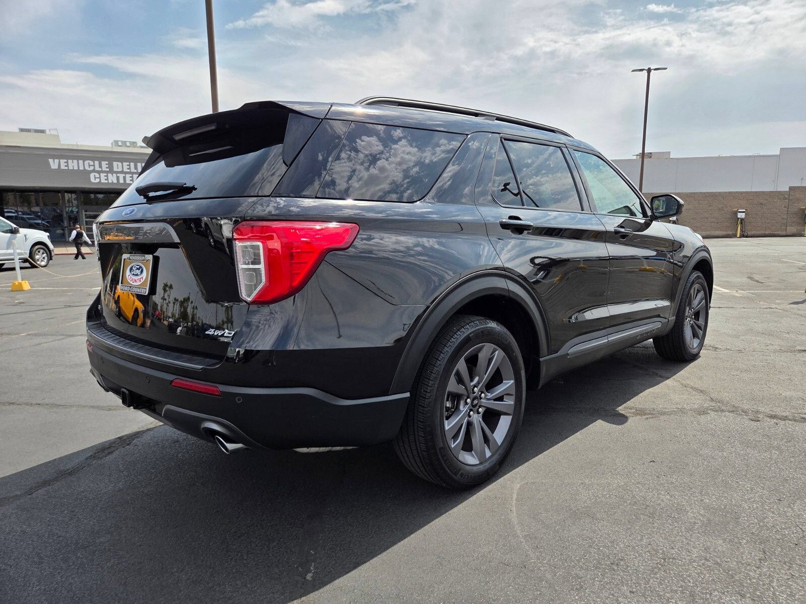 Certified 2023 Ford Explorer XLT w/ Equipment Group 202A AWD/4WD image 6