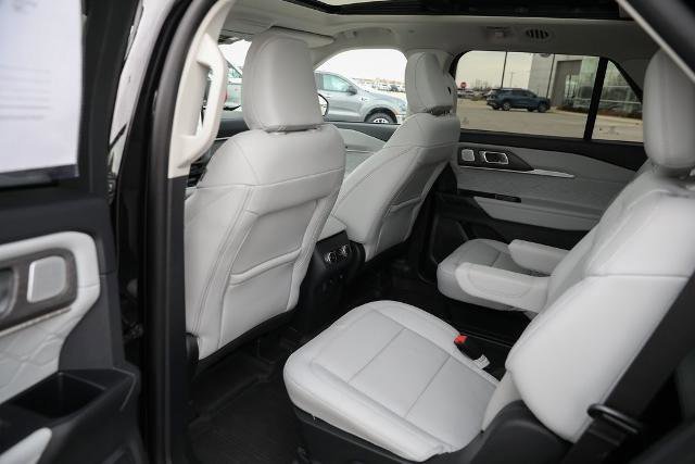 Certified 2025 Ford Explorer Platinum w/ LUX Leather Package image 33