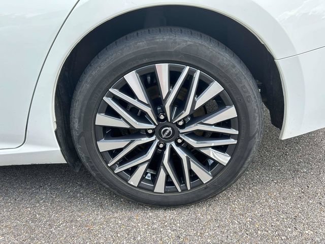 Used 2025 Nissan Altima 2.5 SV FWD image 9