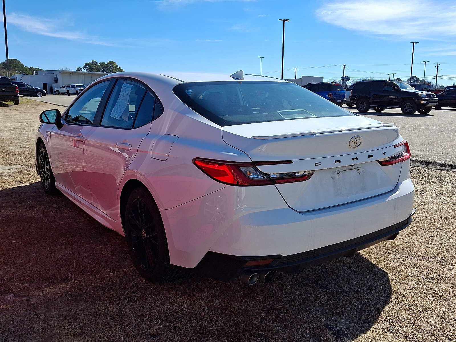 Used 2025 Toyota Camry SE image 4