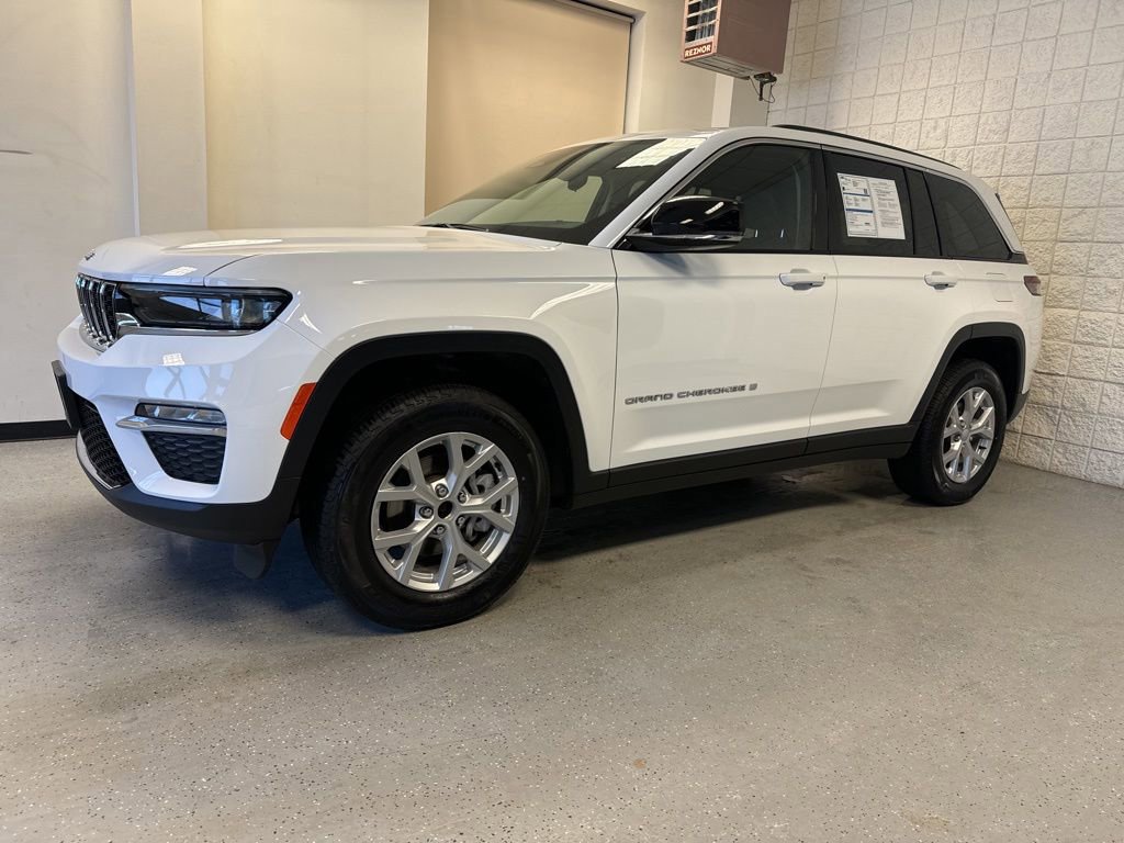 Used 2023 Jeep Grand Cherokee Limited w/ Trailer Tow Prep Group (B) image 15