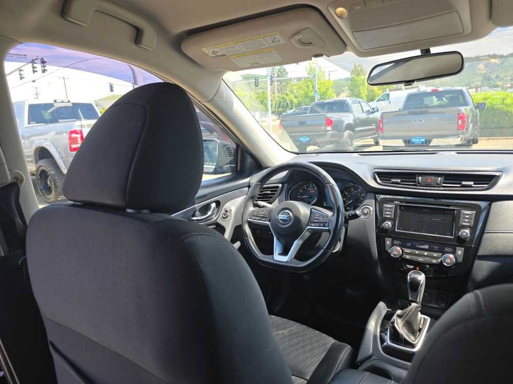 Used 2018 Nissan Rogue SV AWD/4WD image 10