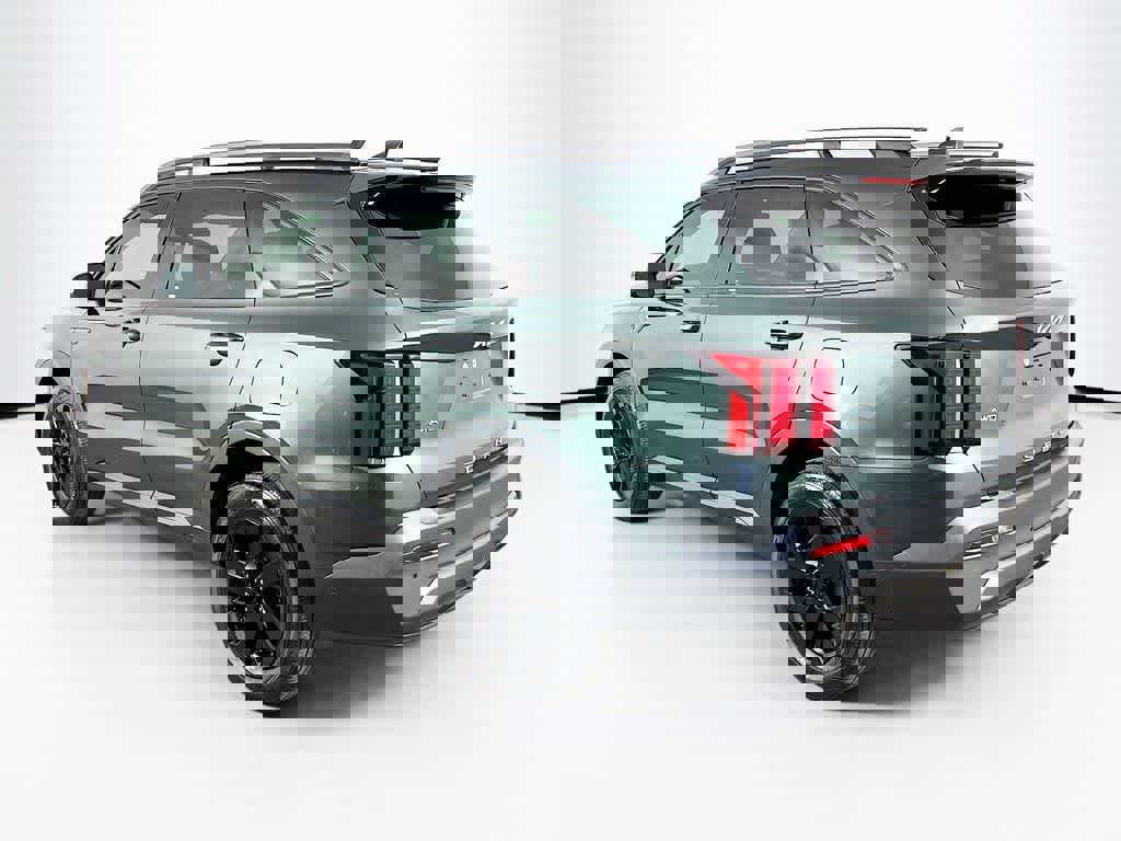 Used 2022 Kia Sorento S w/ Panoramic Sunroof Package image 3