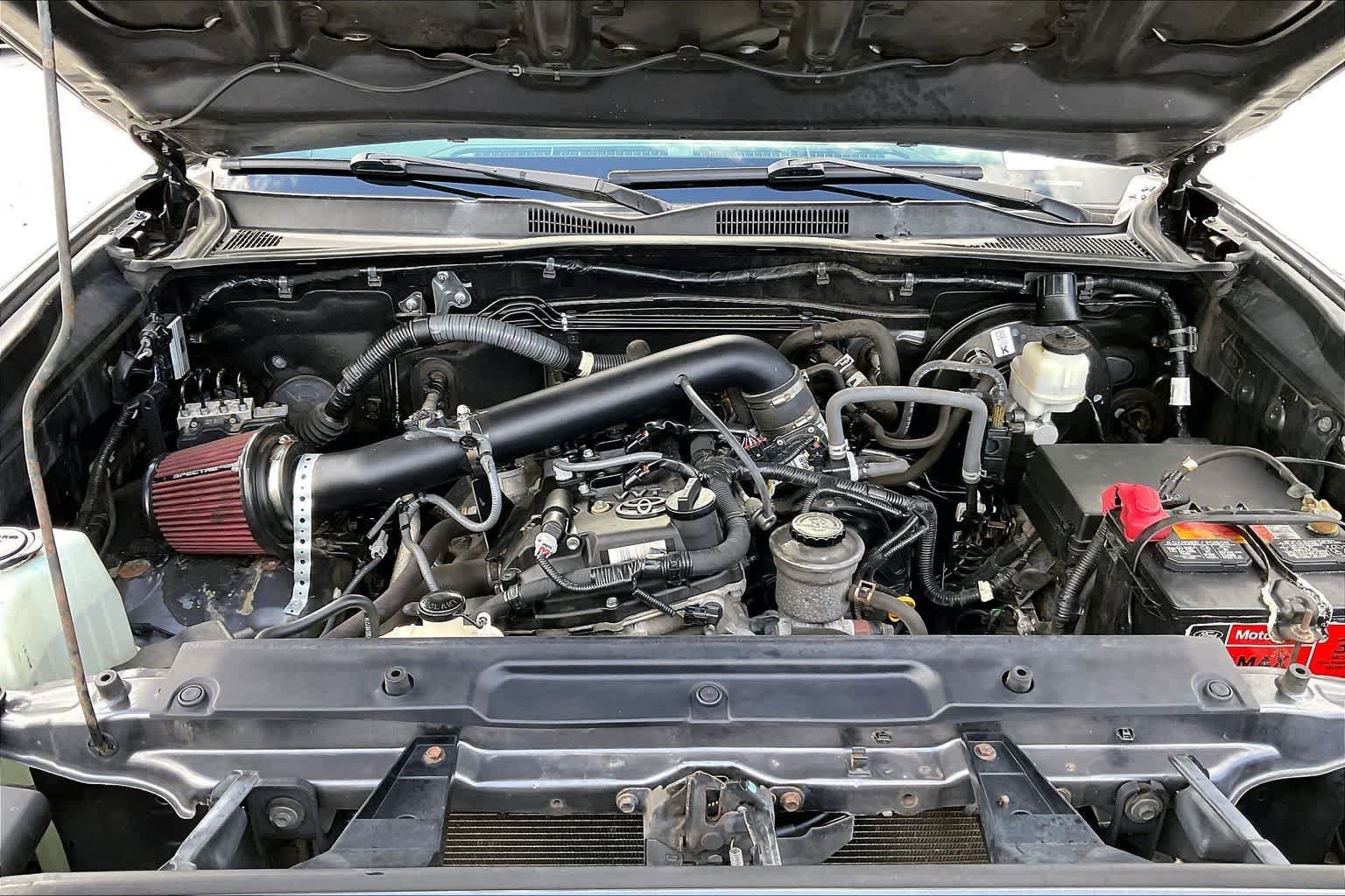 Used 2018 Toyota Tacoma SR5 RWD image 9