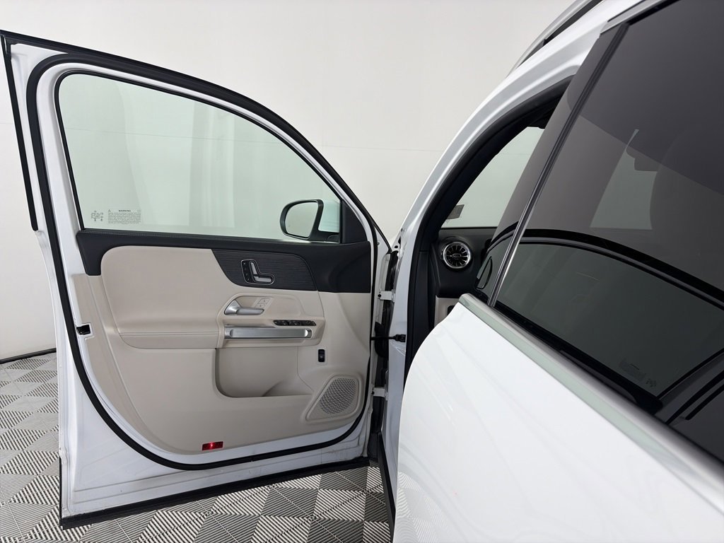 Used 2023 Mercedes-Benz EQB 300 4MATIC image 10