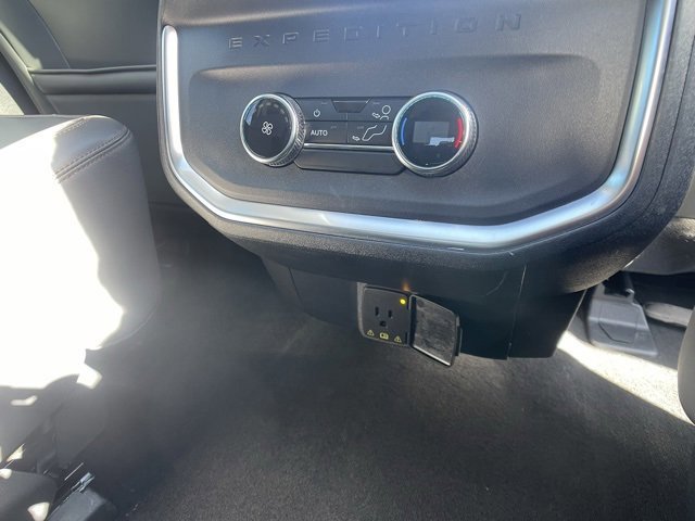 Certified 2025 Ford Expedition Active image 40