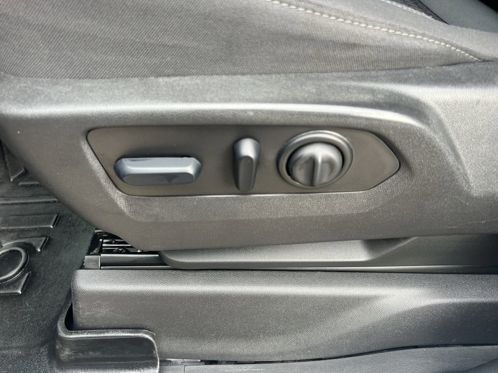 Used 2023 Chevrolet Silverado 2500 Custom w/ Custom Value Package image 14