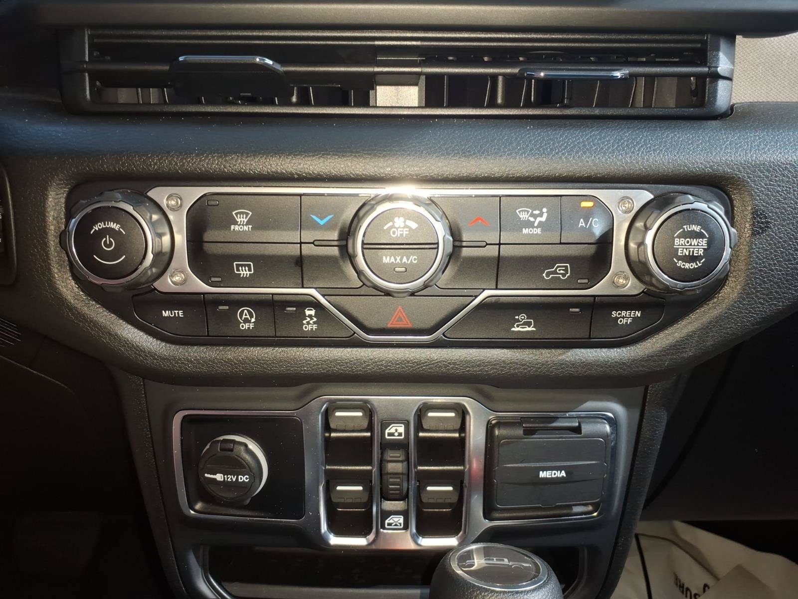 Used 2025 Jeep Gladiator Sport AWD/4WD image 19