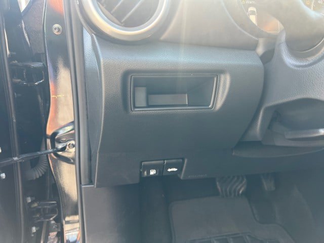 Used 2024 Nissan Versa SR FWD image 12