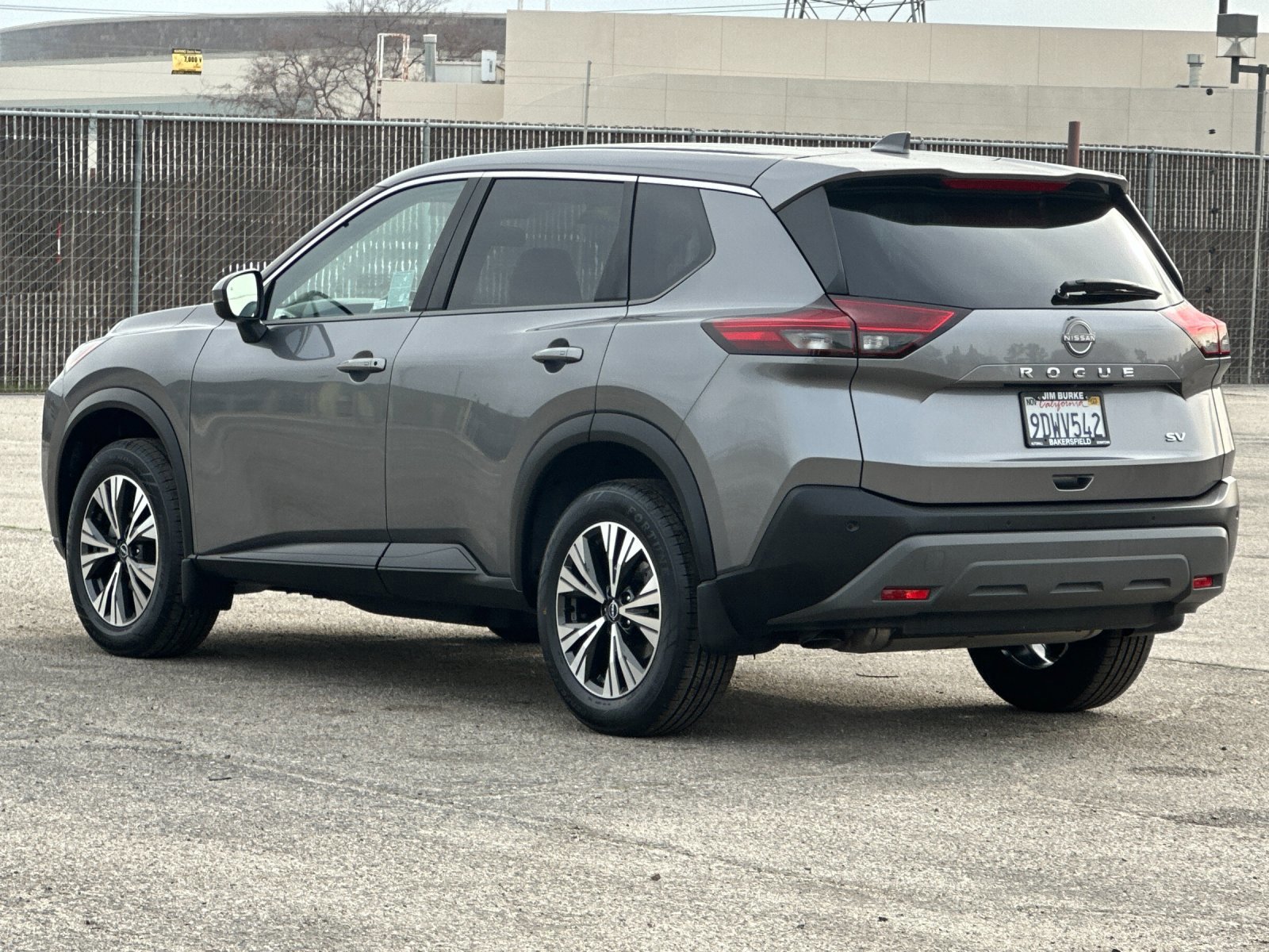 Used 2023 Nissan Rogue SV image 3