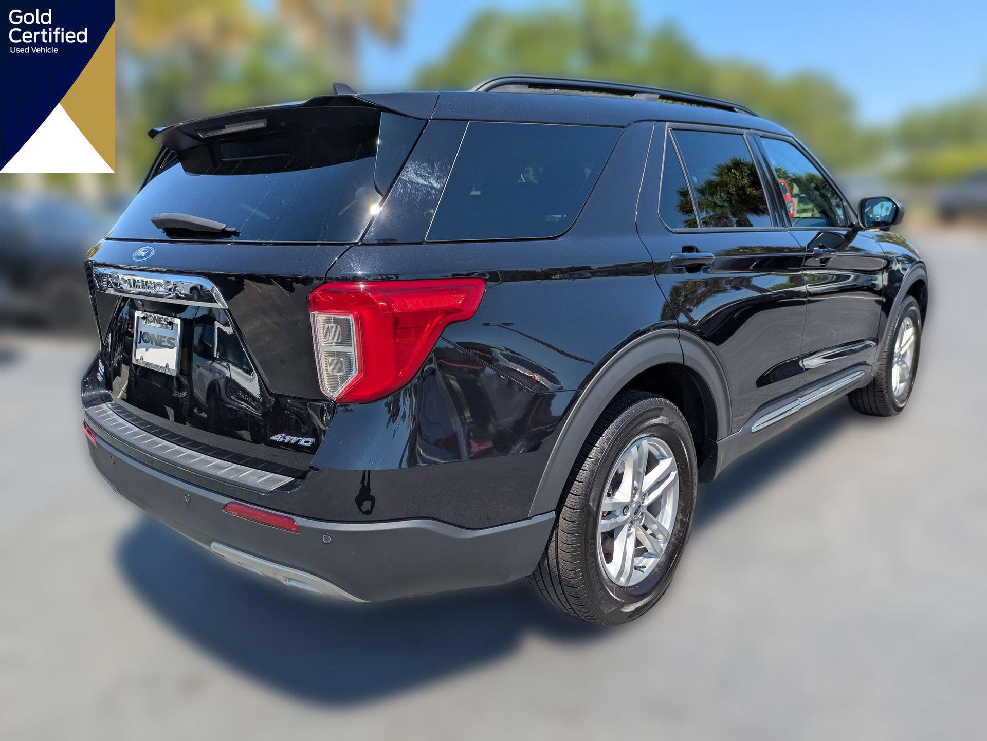 Certified 2023 Ford Explorer XLT w/ Equipment Group 202A AWD/4WD image 6