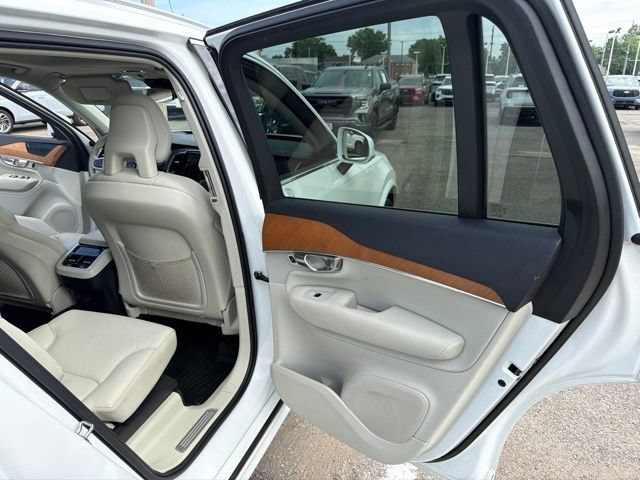Used 2022 Volvo XC90 T6 Momentum AWD/4WD image 27