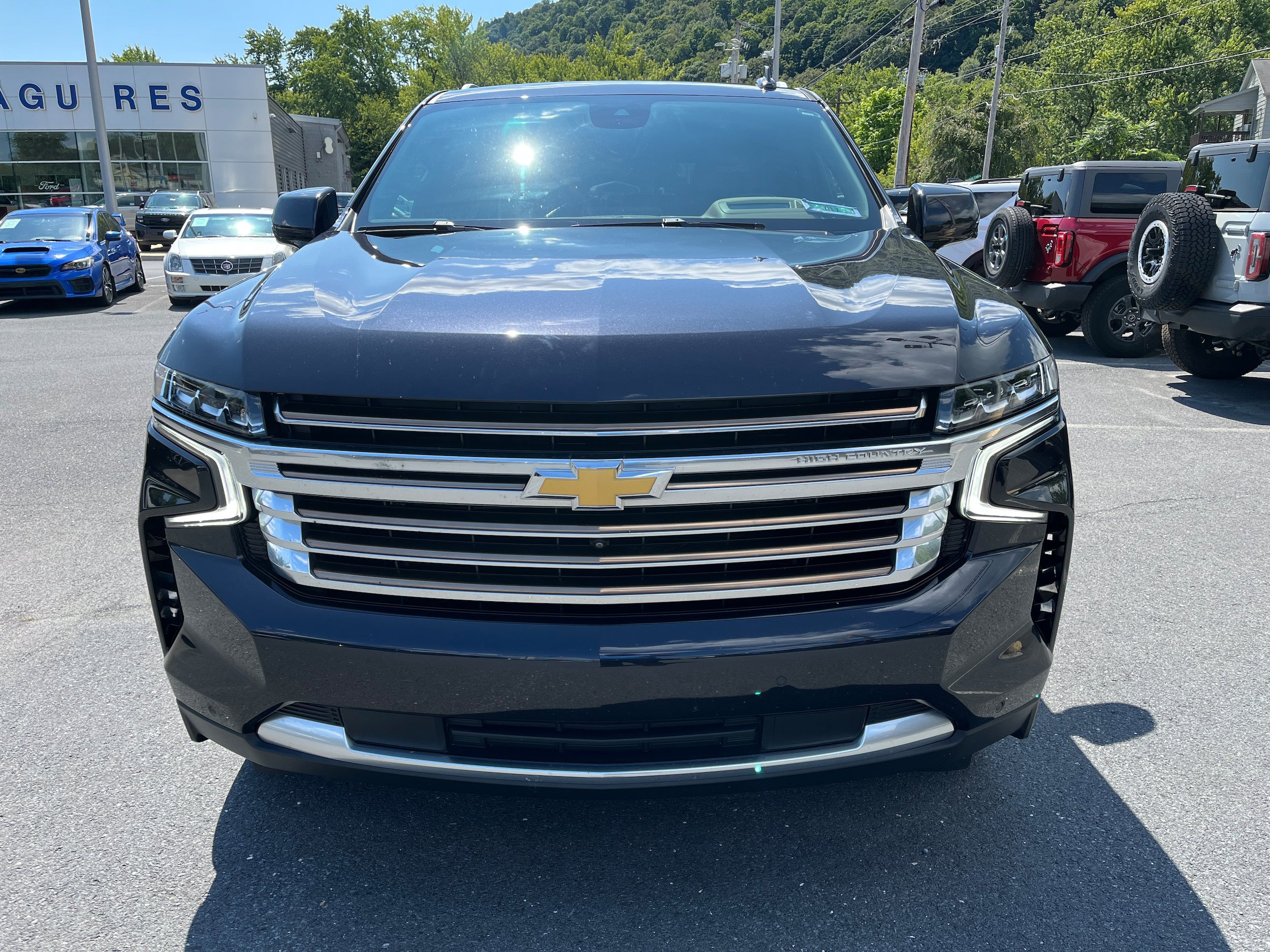 Used 2024 Chevrolet Suburban High Country AWD/4WD image 4