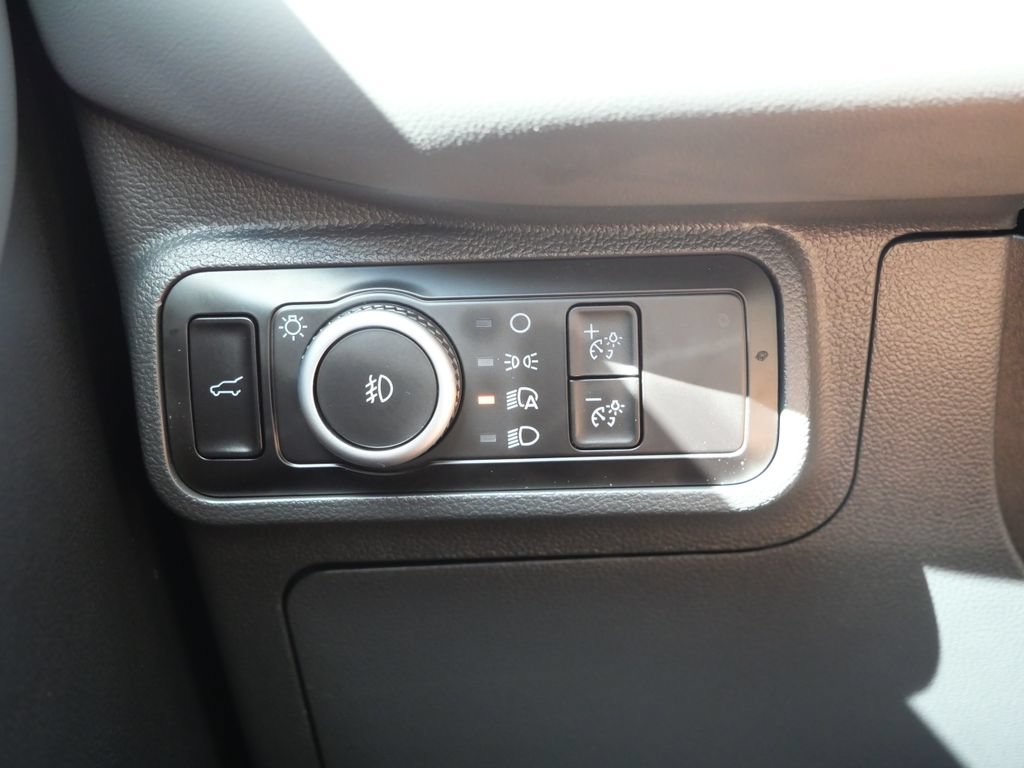 Certified 2025 Ford Explorer Active w/ Active Comfort Package AWD/4WD image 29