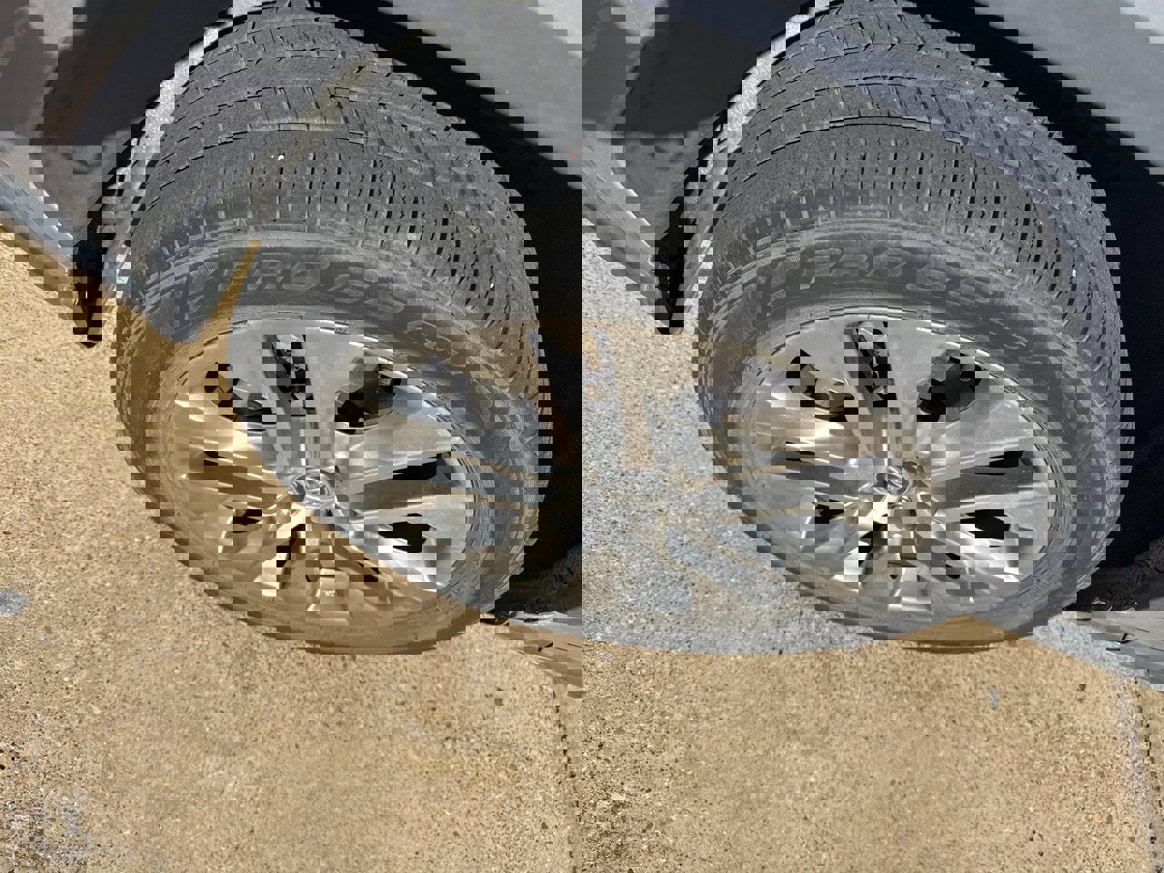 Used 2021 Toyota RAV4 XLE Premium image 8